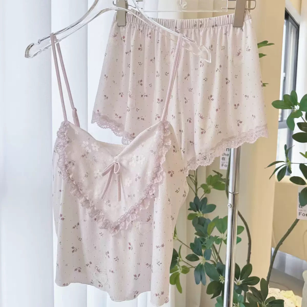 夢幻の花柄で、夜の眠りを彩るパジャマ🌸